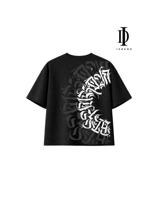 Playera Boxy Fit ISDENZ – Calligraphic Flow